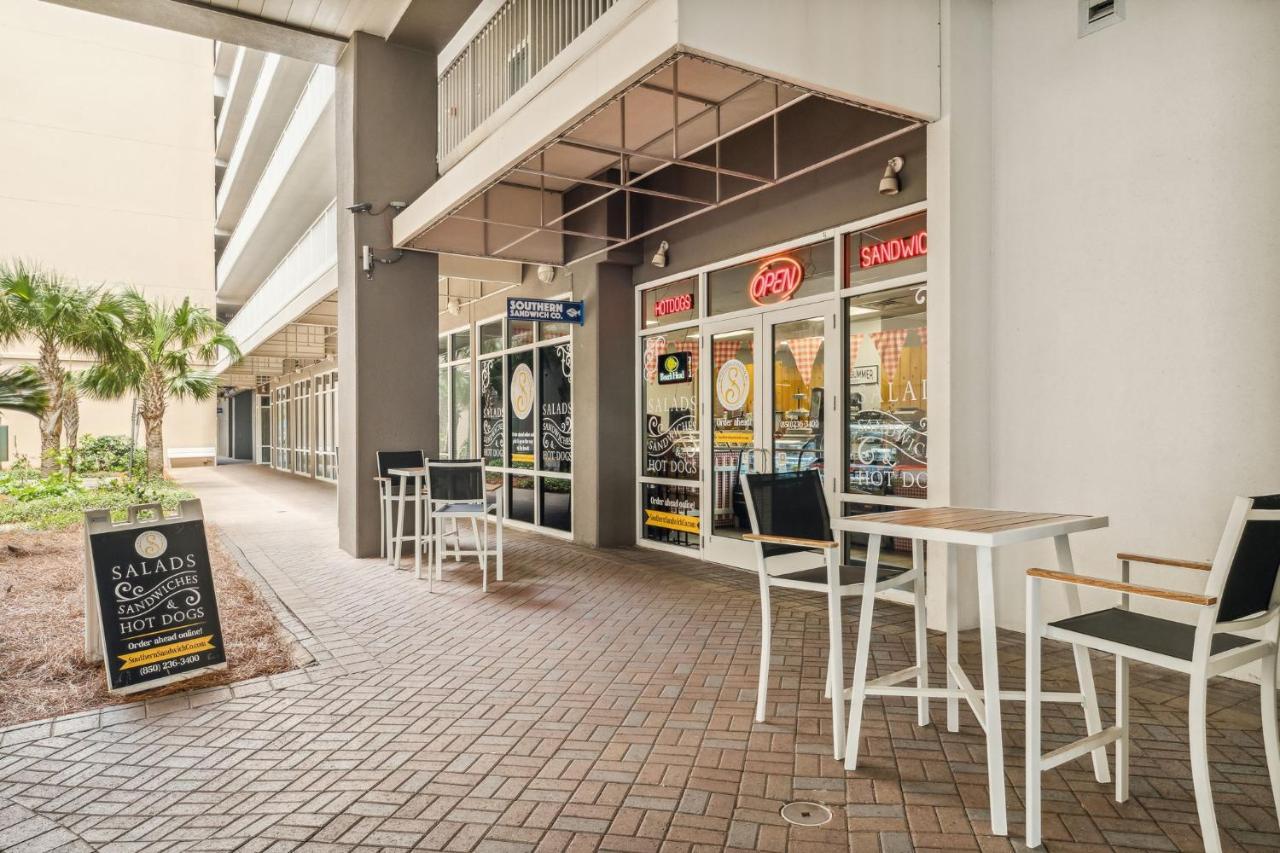 Laketown Wharf 0109 *