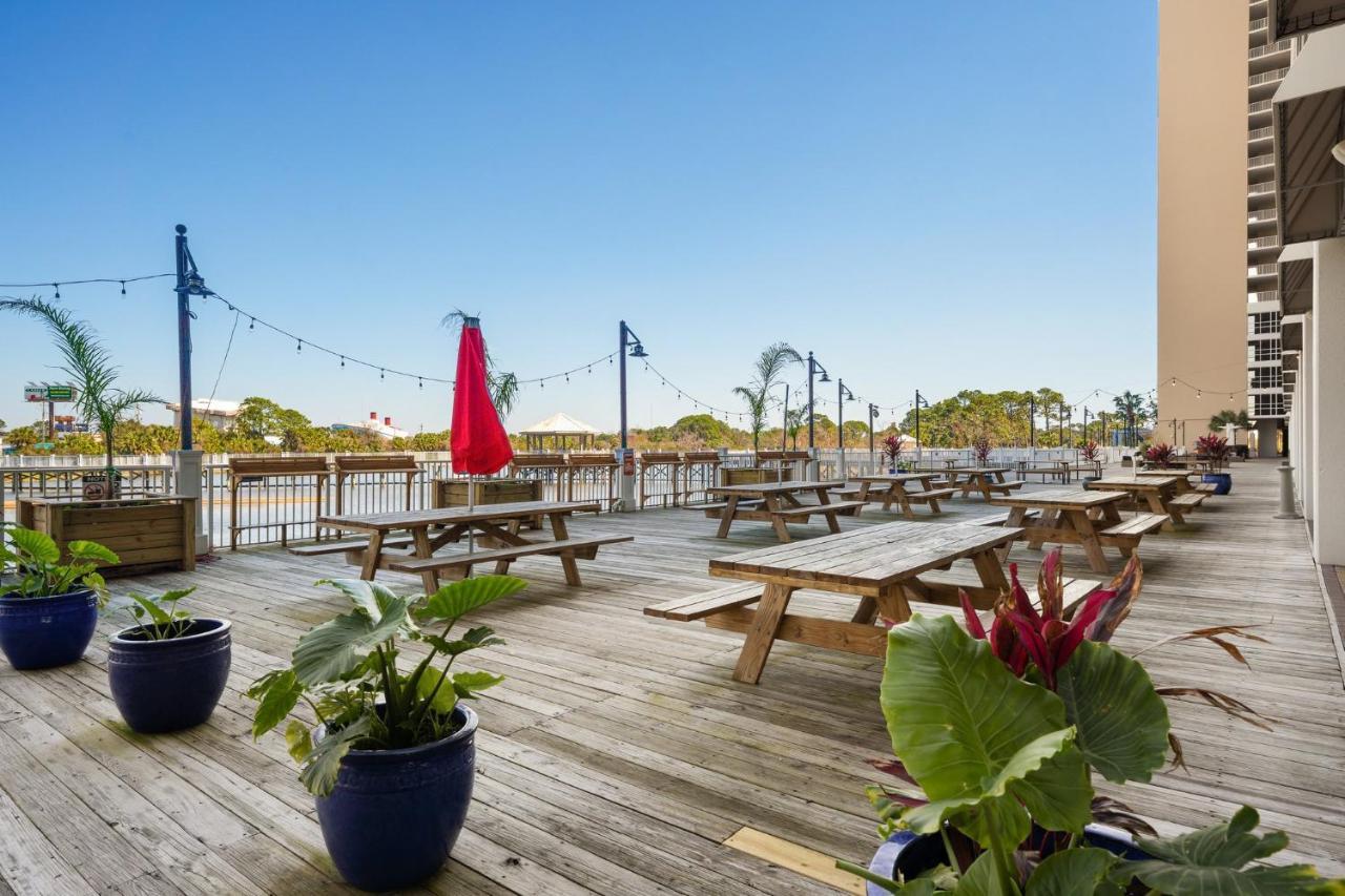 Laketown Wharf 0109 *