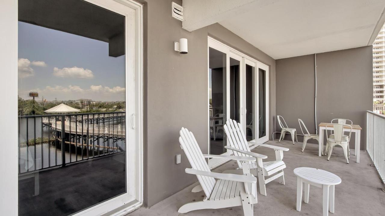 Apartment Laketown Wharf 0109