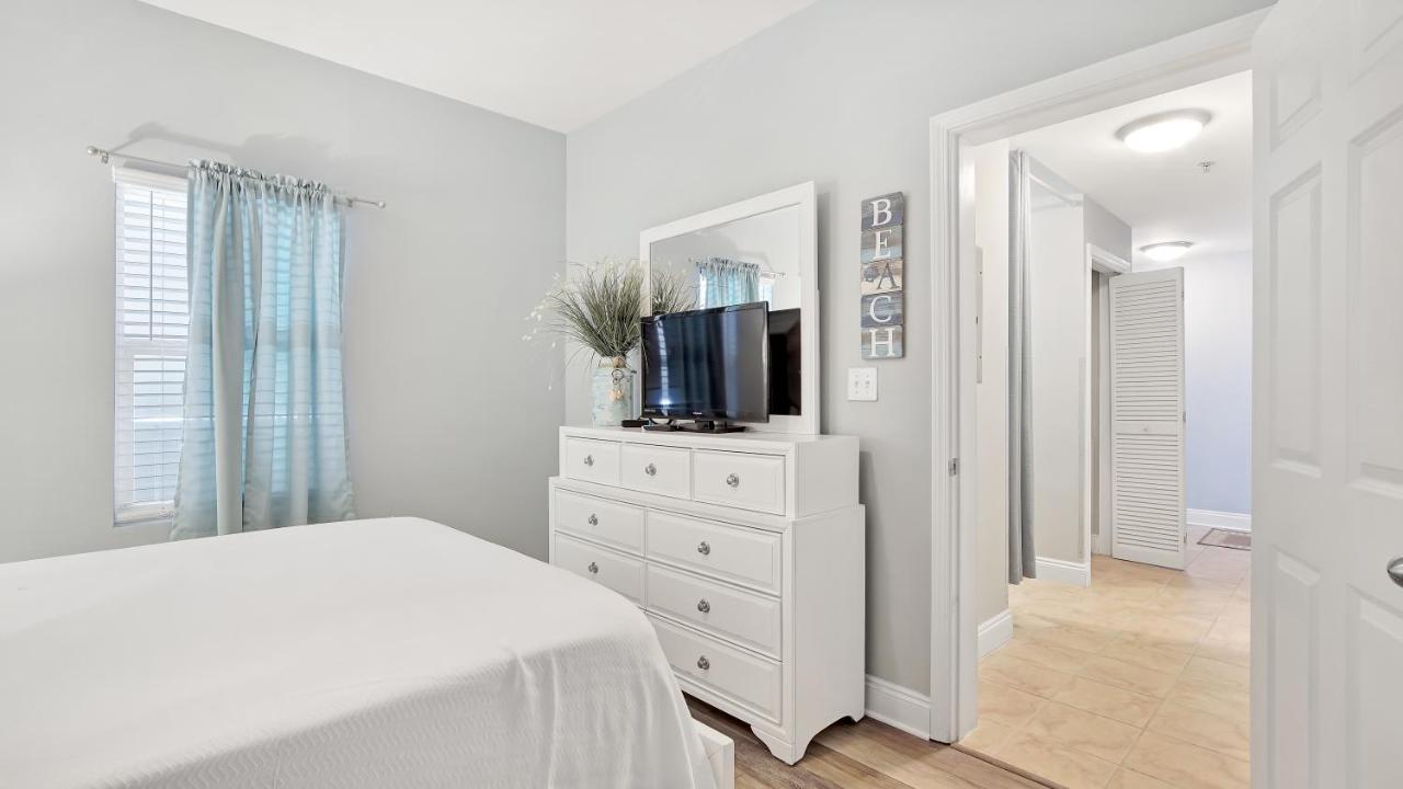 Apartment Laketown Wharf 0109